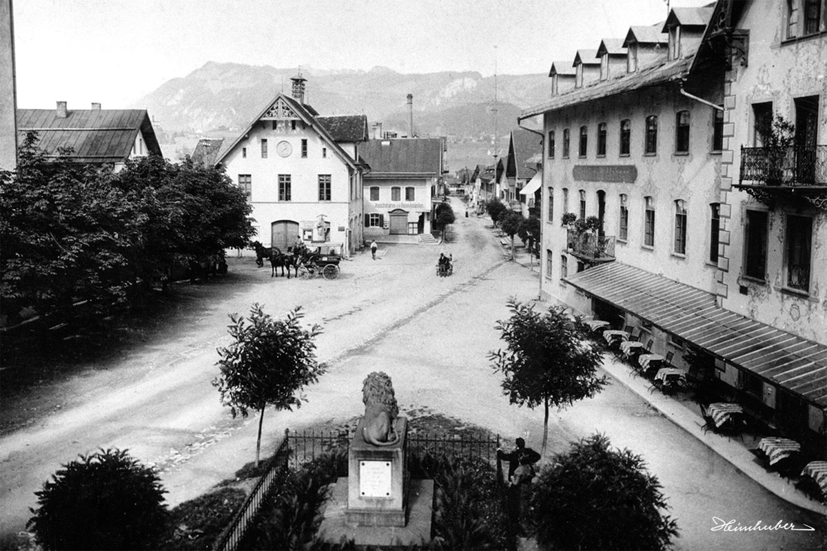 Marktplatz Oberstdorf mit Kriegerdenkmal