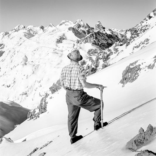 Tourengänger mit Eispickel