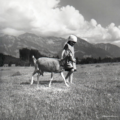 Mädchen mit Ziege