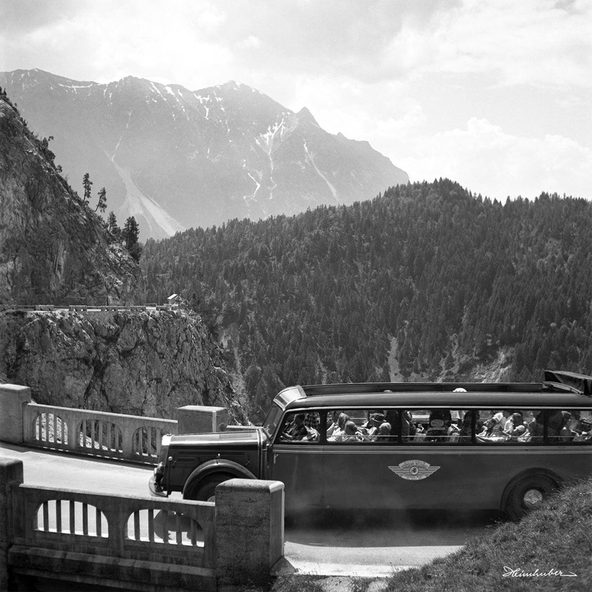 Reisebus am Namlospass
