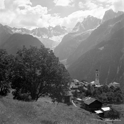 Soglio vor Bergkulisse