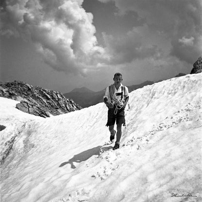 Sommerlich durchs Schneefeld