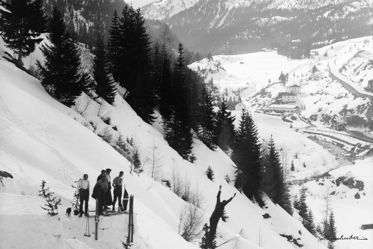 Hannes Schneider springt in St. Anton