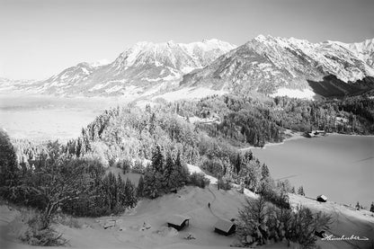 Bergsee im Winter